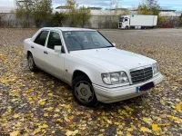 Gebraucht Mercedes E220 150 PS (110 kW) 1995 Weiß Limousine