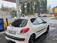 Gebraucht Peugeot 206+ 60 PS (44 kW) 2011 Weiß Kleinwagen