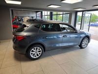 Neu Seat Leon 150 PS (110 kW) 2025 Grau Limousine