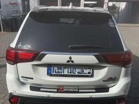 Gebraucht Mitsubishi Outlander Plus 204 PS (150 kW) 2016 Weiß SUV