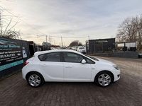 Gebraucht Opel Astra 101 PS (74 kW) 2014 Weiß Limousine