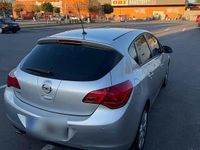 Second-hand Opel Astra 120 CP (88 kW) 2011 Argintiu Berlinǎ