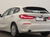 Gebraucht BMW 118 Advantage 140 PS (102 kW) 2023 Alpinweiß uni Kleinwagen