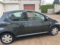 Gebraucht Toyota Aygo 68 PS (50 kW) 2011 Grau Kleinwagen