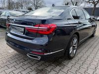 Gebraucht BMW 750L 400 PS (294 kW) 2018 Imperialblau bril (metallic) Limousine