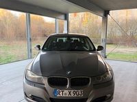 Gebraucht BMW 320 184 PS (135 kW) 2010 Grau Kombi