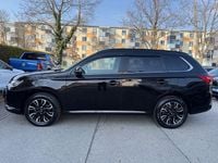 Gebraucht Mitsubishi Outlander P-HEV Plus 121 PS (88 kW) 2017 Schwarz SUV