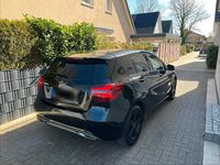 Gebraucht Mercedes A180 109 PS (80 kW) 2015 Schwarz Kleinwagen