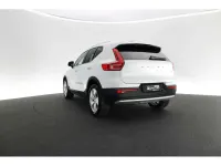 Gebraucht Volvo XC40 Momentum 197 PS (144 kW) 2020 Weiß SUV