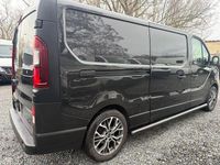 Second-hand Renault Trafic 140 CP (102 kW) 2016 Negru Monovolum