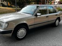 Gebraucht Mercedes E230 132 PS (97 kW) 1989 Andere farben Limousine