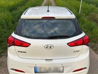 Gebraucht Hyundai i20 Trend 84 PS (61 kW) 2016 Weiß Kleinwagen
