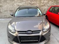 Usata Ford Focus 109 CV (80 kW) 2013 Andere farben Station wagon
