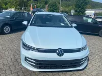 Neu VW Golf VIII Goal 150 PS (110 kW) 2026 Crystal ice blue metallic Kombi