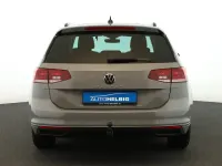 Gebraucht VW Passat 150 PS (110 kW) 2023 Mondsteingrau Kombi