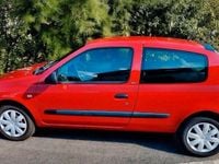 Używany Renault Clio II Campus 58 KM (42 kW) 2011 Czerwony Sedan/Limuzyna