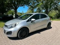 Gebraucht Kia Rio 109 PS (80 kW) 2013 Silber Kleinwagen
