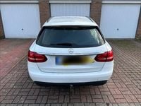 Gebraucht Mercedes C180 156 PS (114 kW) 2018 Weiß Kombi