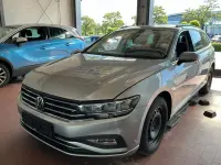 Gebraucht VW Passat 150 PS (110 kW) 2022 Silber Kombi