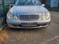 Gebraucht Mercedes E220 150 PS (110 kW) 2003 Silber Limousine