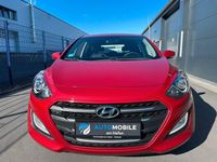 Gebraucht Hyundai i30 Trend 101 PS (74 kW) 2016 Rot Kleinwagen