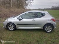 Gebraucht Peugeot 207 Urban Move 90 PS (66 kW) 2009 Silber
