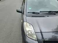Gebraucht Toyota Yaris 69 PS (50 kW) 2009 Grau Kleinwagen