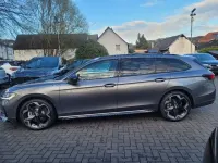 Neu Skoda Superb SportLine 193 PS (141 kW) 2025 Graphitegrau metallic Kombi
