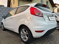 Gebraucht Ford Fiesta 80 PS (58 kW) 2014 Weiß Kleinwagen