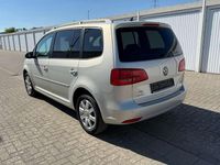 Gebraucht VW Touran Life 140 PS (102 kW) 2013 Silver leaf metallic Van / Kleinbus