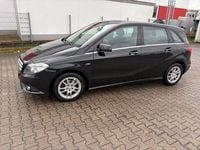 Gebraucht Mercedes B180 122 PS (89 kW) 2012 Schwarz Van / Kleinbus