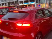 Gebraucht Kia Rio 90 PS (66 kW) 2014 Rot Limousine