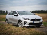 Używany Kia Ceed Vision 99 KM (72 kW) 2018 Srebrny Hatchback