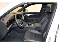 Gebraucht VW Touareg R-line 286 PS (210 kW) 2025 Oryxweiß perlmutteffekt (metallic) SUV