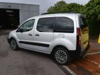 Gebraucht Peugeot Partner Tepee Outdoor 120 PS (88 kW) 2017 Silber Van / Kleinbus