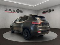 Gebraucht Jeep Compass Limited 179 PS (131 kW) 2021 Verde opaco SUV