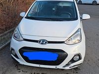 Gebraucht Hyundai i10 YES! Gold 87 PS (63 kW) 2015 Weiß Kleinwagen