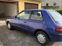 Używany Mazda 323 54 KM (39 kW) 1994 Niebieski Sedan/Limuzyna