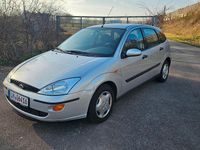Second-hand Ford Focus 116 CP (85 kW) 2000 Argintiu Berlinǎ