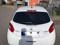 Gebraucht Peugeot 208 Active 82 PS (60 kW) 2013 Weiß Kleinwagen