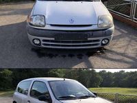 Gebraucht Renault Clio II 75 PS (55 kW) 2000 Silber Kleinwagen