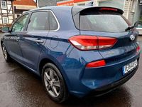 Gebraucht Hyundai i30 Intro Edition 110 PS (80 kW) 2017 Blau Limousine