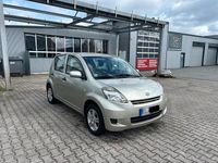 Gebraucht Daihatsu Sirion 70 PS (51 kW) 2009 Silber Kleinwagen