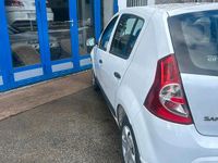 Gebraucht Dacia Sandero 75 PS (55 kW) 2009 Weiß Kombi