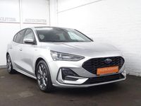 Gebraucht Ford Focus ST-Line X 155 PS (114 kW) 2024 Moondust silber metallic Limousine