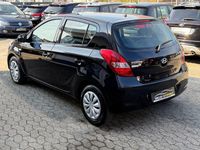 Gebraucht Hyundai i20 Edition 77 PS (56 kW) 2012 Schwarz Kleinwagen