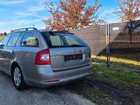 Gebraucht Skoda Octavia Elegance 105 PS (77 kW) 2011 Beige Kombi