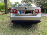 Gebraucht VW Jetta 102 PS (75 kW) 2006 Gold Limousine