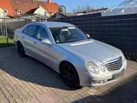 Gebraucht Mercedes E220 Elegance 170 PS (125 kW) 2006 Silber Limousine