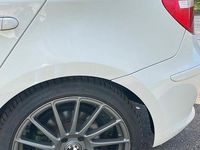 Gebraucht BMW 116 116 PS (85 kW) 2010 Weiß Kleinwagen